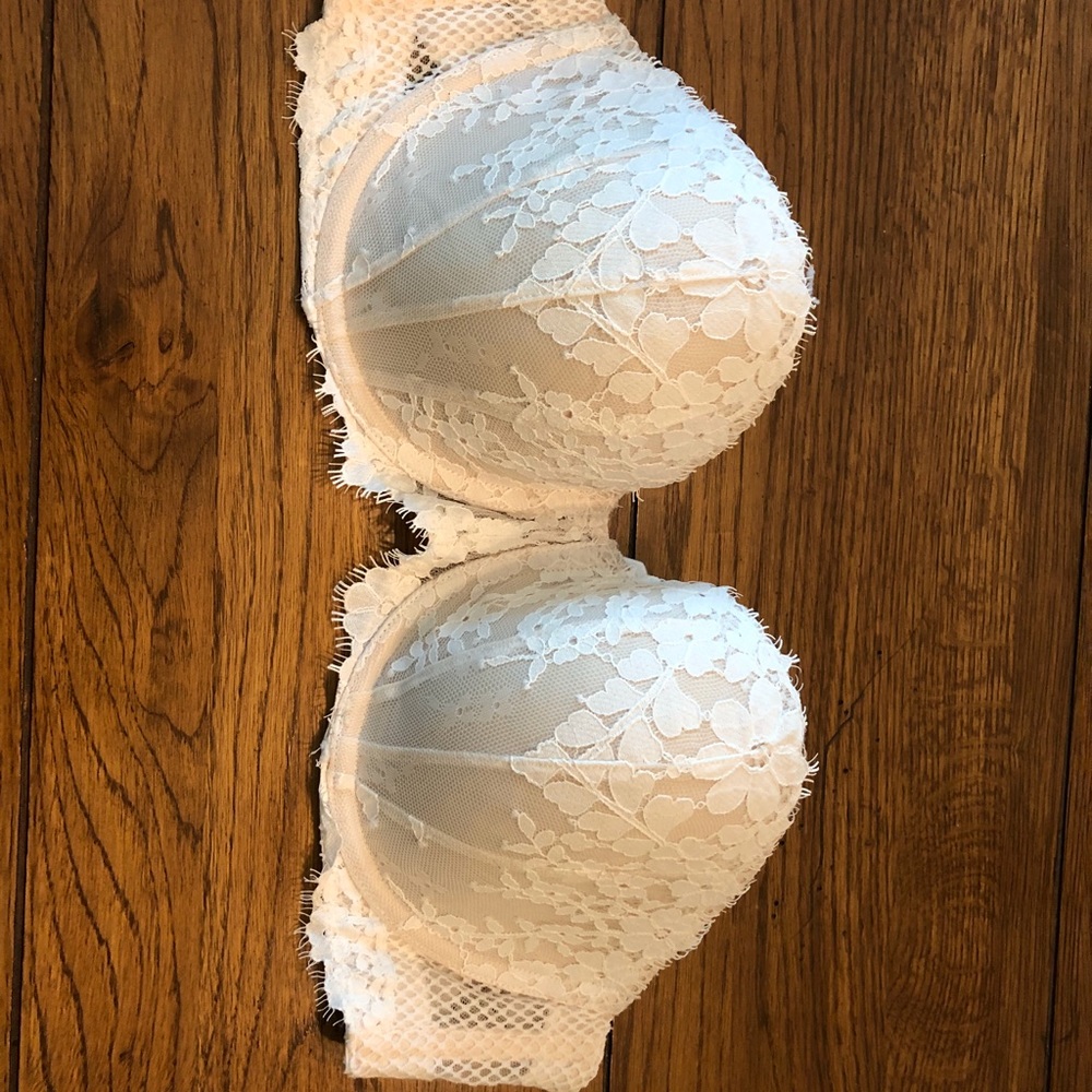 Victoria’s Secret strapless bra
